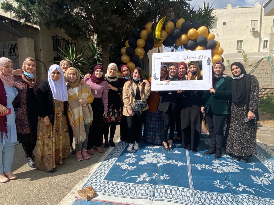 حضور واسع لبازار رمضان الاول لدعم الفتيات والاجيال الشابة بمشاركة رئيس بلدية كفرقاسم المحامي عادل بدير 
